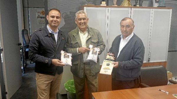 visita-cooperativa-campo-tejada-igp-01-675x378